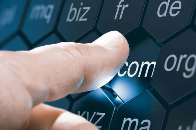 Photo d'un clavier avec des extensions web